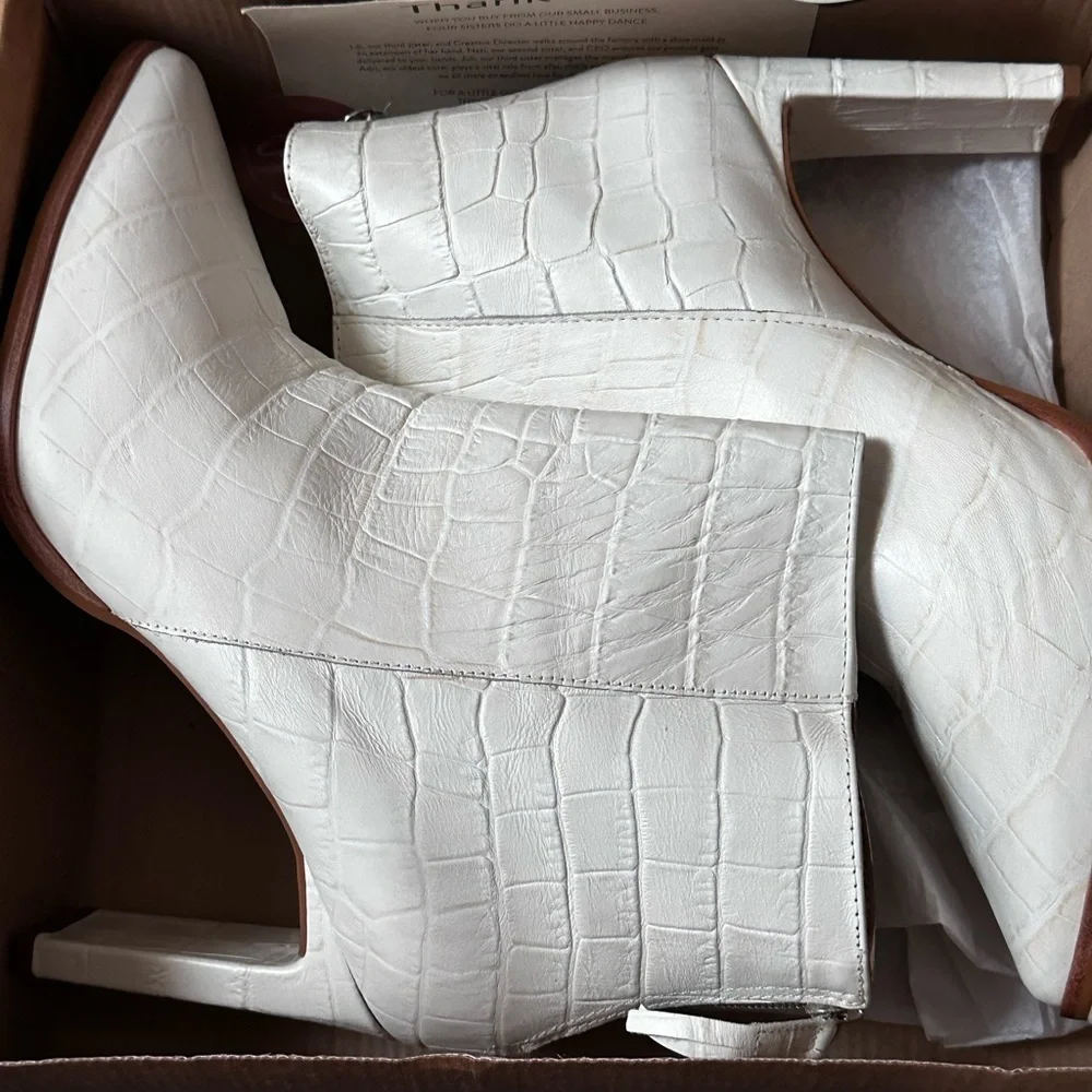 This is a Kaanas Cologne Croc-Embossed High-Heeled Boot in ivory bovine leather